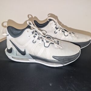 Nike Lebron Witness VII White and Black Shoes Size 10.5